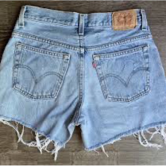 Custom Distressed VINTAGE Levi’s 550 Cutoff Shorts - Picture 5 of 10